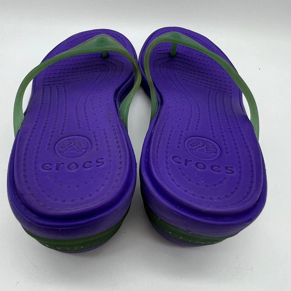 Crocs Carlie Wedge Flip Flops Womens 6 Purple Green Strap Platform Thong Sandals
